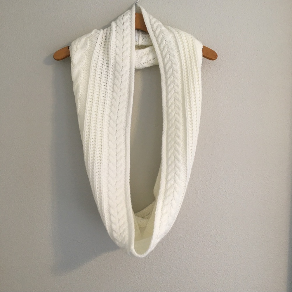 Women's NY & Co Cream Infinity Knit Scarf